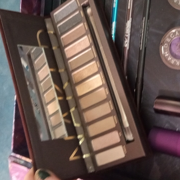 RARE URBAN DECAY 20 YEARS OF BEAUTY WITH AN EDGE ANNIVERSARY COLLECTION - Picture 4 of 14